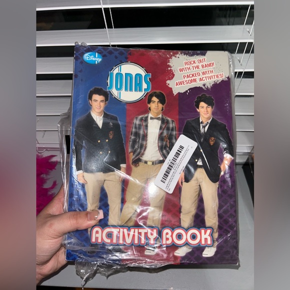 Jonas Brothers: Jonas Coloring Book pack of 4 - Picture 3 of 4